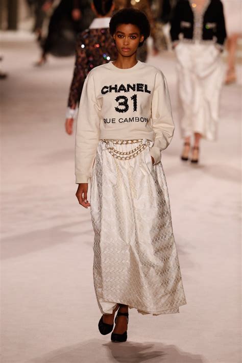 En fotos: así fue el desfile de Chanel que recreó el hogar de Coco | Marie Claire