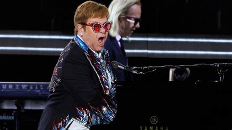 Elton John rockets toward retirement at Dodger Stadium