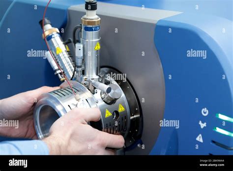 Mass spectrometer hi-res stock photography and images - Alamy