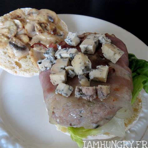 Burger lard roquefort et petite sauce aux champignons- IAMHUNGRY