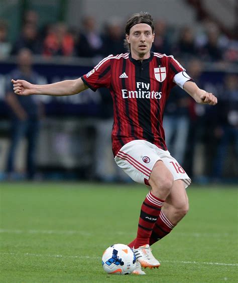 @Milan Riccardo Montolivo #9ine | Milan, Ac milan, Football