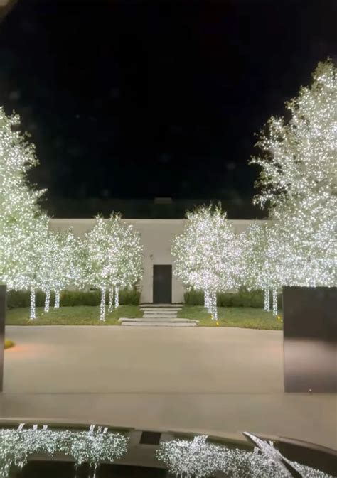 Kardashians' Home Christmas Decorations 2023 - Best Christmas Interiors