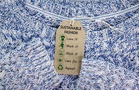 Using Eco-Friendly Tags for Sustainable Garments - immago