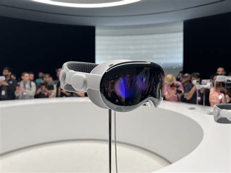 Apple forced to make major cuts to Vision Pro headset production plans - 智写AI