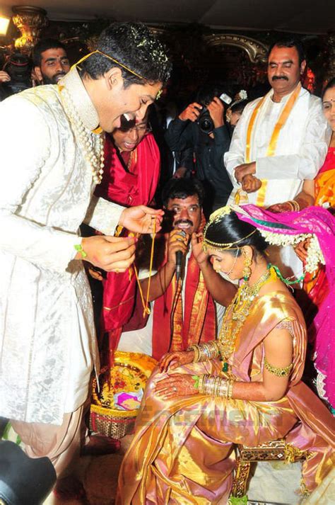 >Allu Arjun Sneha Wedding Stills Photos Pics Images | Photo Gallery ...