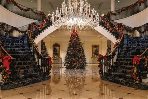 21 Stunning Hotel Christmas Trees