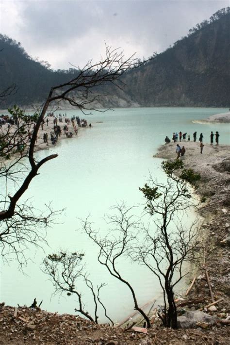 kuta beach beauty: Kawah Putih Ciwidey : Beautiful White Crater Lake