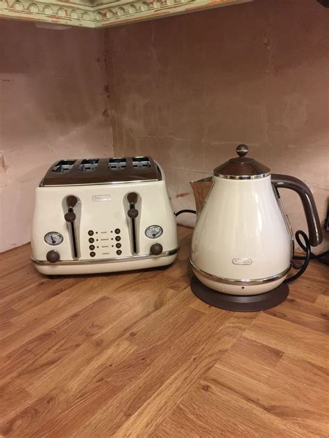 Delonghi retro cream toaster and kettle set. | Copper kitchen appliances, Delonghi, Kitchen sets