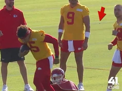 Patrick Mahomes Freaks Out Over Bee At Chiefs Practice