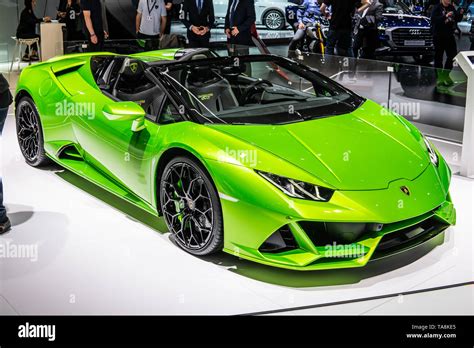 Green lamborghini huracan hi-res stock photography and images - Alamy