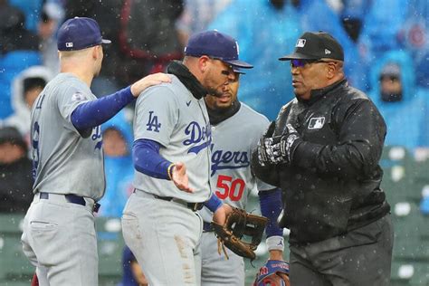 Dodgers infielders struggle with rain-soaked conditions in loss to Cubs ...