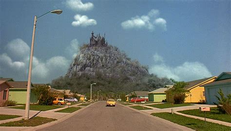 Then-And-Now Photos Of ‘Edward Scissorhands’ Neighborhood 25 Years Later | DeMilked