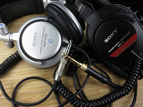 **SOLD** Sony Headphones - MDR-V700 and MDR-V6 | BladeForums.com