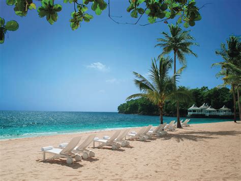 Couples Tower Isle, Jamaica | Blue Bay Travel