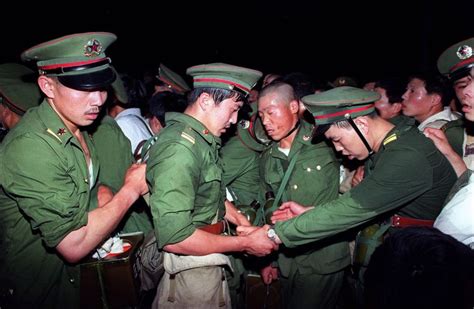 40 Amazing Photos From the 1989 Tiananmen Square Protests ~ Vintage ...