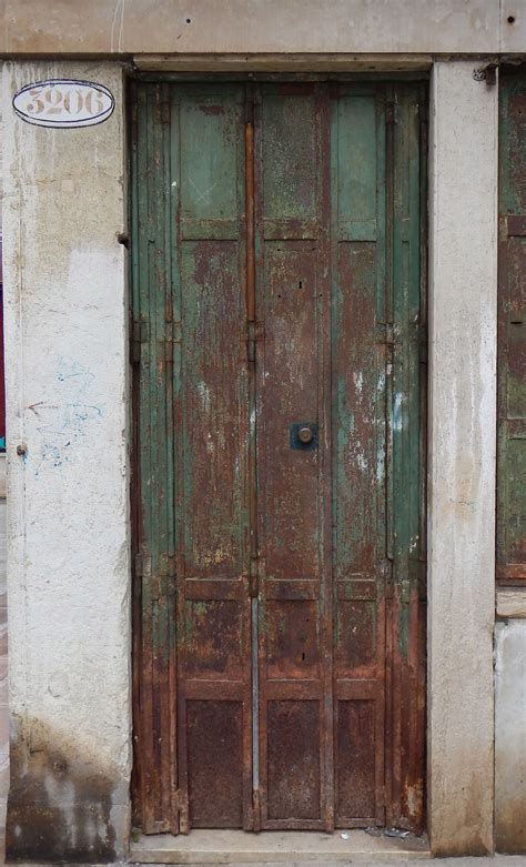 vintage metal door - Google Search | Rusted metal, Metal door, Metal ...