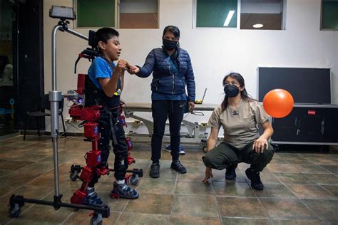 Robotic exoskeleton suit makes paralyzed children walk for 1st time | Daily Sabah