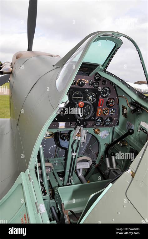 Supermarine spitfire cockpit hi-res stock photography and images - Alamy