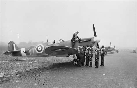 Spitfire pilots and aircraft database - Spitfire P7856