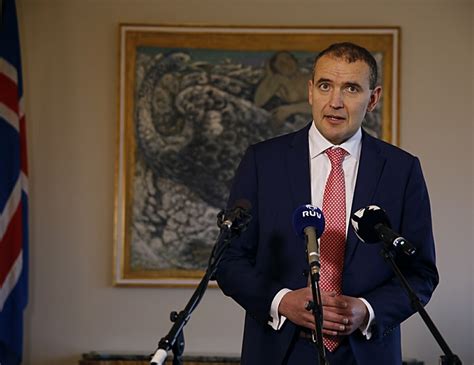 Iceland’s President to give up hefty pay rise? - Iceland Monitor