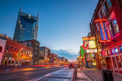 4 BEST Ways to Enjoy Broadway Street in Downtown Nashville