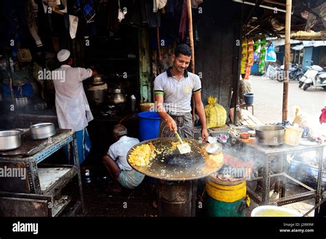 Street food in Mumbai Stock Photo - Alamy