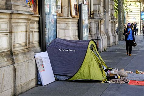 « Une situation inédite » : le nombre de sans-abri explose à Paris et en région