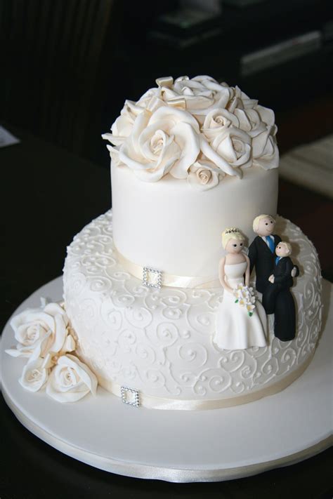 25 CUTE SMALL WEDDING CAKES FOR THE SPECIAL OCCASSION...... - Godfather Style