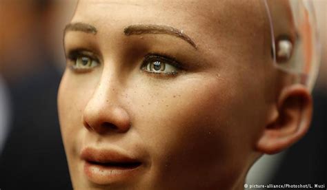 Sophia becomes first robot to receive Saudi Arab citizenship