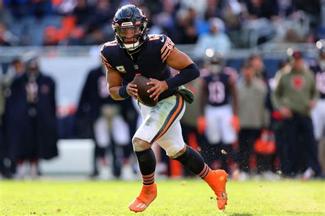 Justin Fields fantasy football stats: Bears QB up over 300 total yards, four TDs in Week 10 vs ...