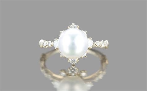 Emma Stone’s Gorgeous Pearl Engagement Ring | POPSUGAR Fashion