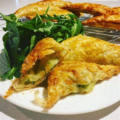 Spinach & cheese triangles perfect for parties | Recipe | Healthy mummy recipes, Healthy mummy ...