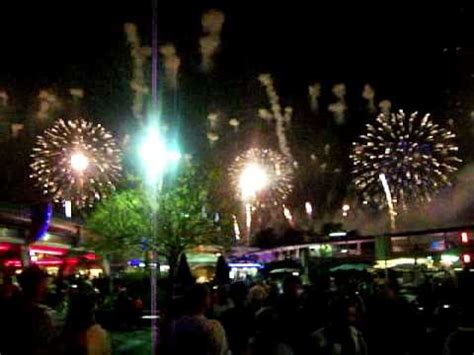 Walt Disney World Fireworks New Years Eve 2010 - YouTube