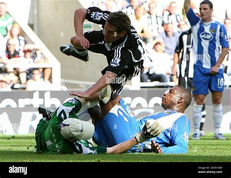 Chris Kirkland, Wigan Athletic goalkeeper stops Newcastle United's Michael Owen Stock Photo - Alamy