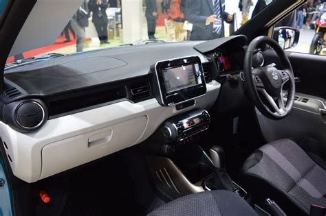 Suzuki Ignis interior at 2015 Tokyo Motor Show