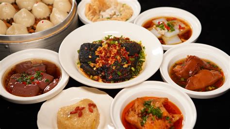 The ULTIMATE Chinese Food Tour: Fiery Palace stinky tofu in Changsha - CGTN