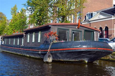 Houseboats in Amsterdam – Stock Editorial Photo © meunierd #113448176