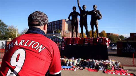 The tributes in pictures as football family remembers Sir Bobby ...