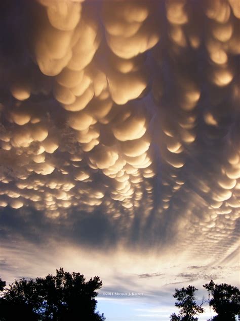 Cumulonimbus Mammatus | Sky and clouds, Pictures of beautiful places ...