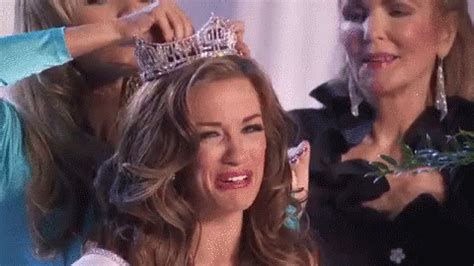 Pageant Winner GIF - Pageant Winner Crown - Discover & Share GIFs