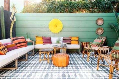 10 Patio Decoration with Ceramic Motifs - Talkdecor