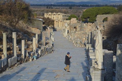 Tours Ephesus with a guide for a good experience