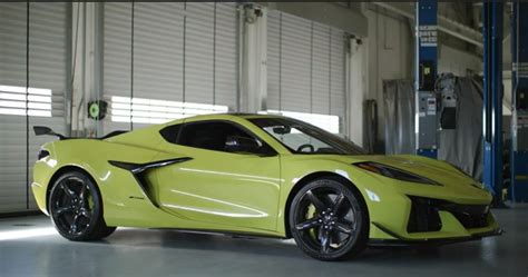 The 2023 Chevrolet Corvette C8 Z06 Renders Other Supercars "Irrelevant"