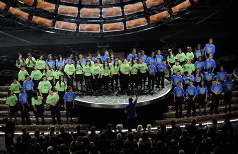 Staten Island's PS 22 Chorus performs 'Over the Rainbow' in a show-stopping 2011 Oscars finale ...