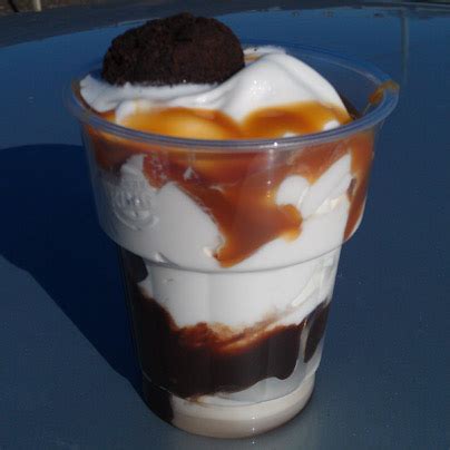 On Second Scoop: Ice Cream Reviews: Burger King Molten Fudge Sundae Review