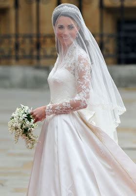 Sammi's Blog ☻: So here it is! The Royal Wedding was today and Kate Middleton's Dress was ...