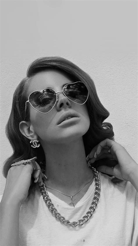 hd10-lana-del-rey-music-dark-singer-celebrity | Heart shaped sunglasses, Trending sunglasses ...