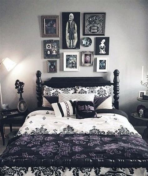 22 Halloween Bedroom Décor Ideas That Inspire - DigsDigs