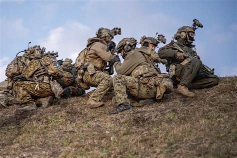 Japanese Special Forces Group members training with US SOF during Keen Sword 22 exercise [2048 x ...