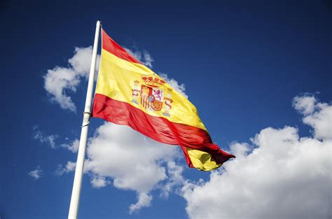 Significado de la bandera y el escudo de España